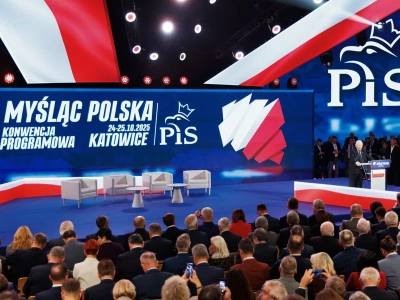 Zaskakujące gadżety na konwencji PiS. Kilka zwraca uwagę