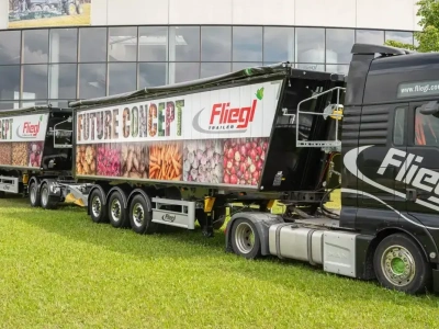 Ciągnik z dwiema wywrotkami na łącznie 100 m3 – pomysł Fliegla dla rolnictwa