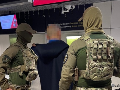 Zapalił e-papierosa w samolocie. Na lotnisku w Krakowie czekali już funkcjonariusze