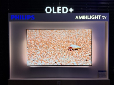 Jedyny polski Philips OLED+950 już świeci. Od przodu i od tyłu
