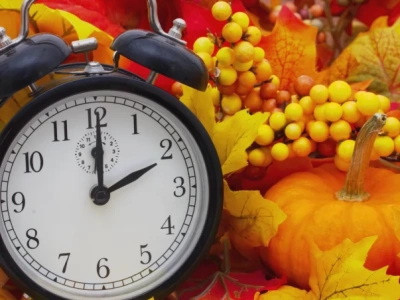 Zmiana czasu na zimowy 2025. W niedzielę śpimy godzinę dłużej