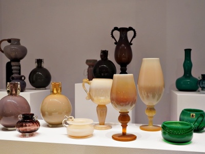 Ponad 400 flakonów, pater, karafek i szkieł użytkowych – ‘Szklany zawrót głowy’ w Muzeum Ziemi Tarnowskiej