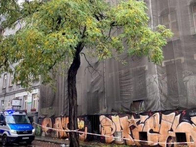 Pożar kamienicy w centrum Katowic. Budynek należący do PKP jest opuszczony od 10 lat