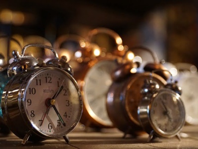 Dziś w nocy zmiana czasu na zimowy! Śpimy godzinę dłużej, ale uważajmy w niedzielny poranek