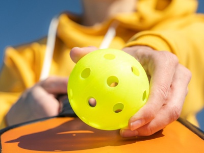 Można stracić oko, ale i tak grają. O co chodzi z pickleballem?