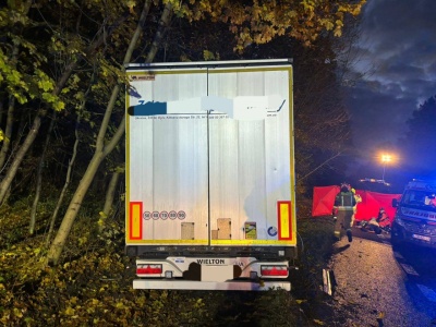Śmiertelne wypadek na drodze krajowej nr 17. Nie żyje kierowca ciężarówki (zdjęcia)