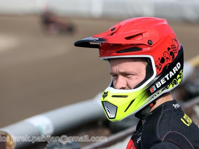 Żużel. Łaguta pokazał tor! W nocy będą tam się ścigać! (WIDEO)