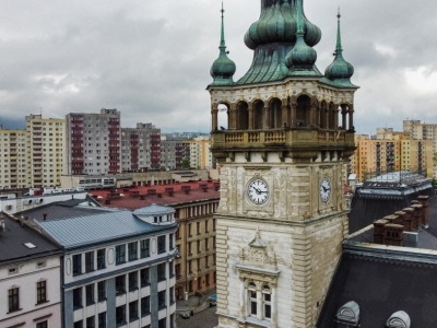 Dzisiaj śpimy godzinę dłużej. Zmiana czasu wpłynie na kursy nocnych autobusów
