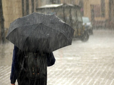 Deszcz, śnieg i silny wiatr. Wydano ostrzeżenia