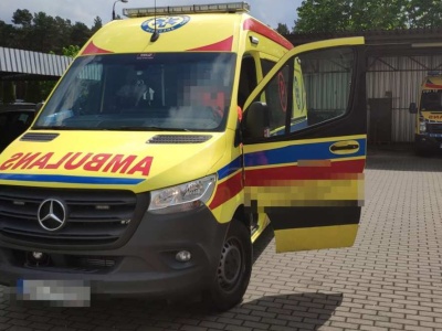 Kobieta wypadła z okna bloku