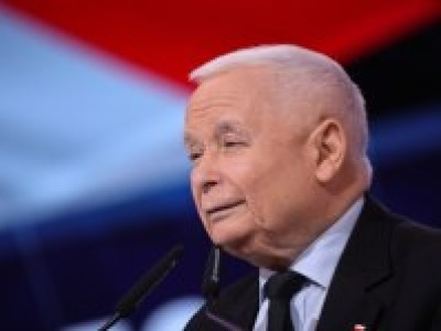 Prezes PiS, napinanie muskułów i 