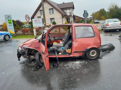 Wypadek w Doruchowie. Trzy auta zderzyły się, jedna osoba trafiła do szpitala