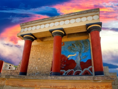 Jesień to dobry czas m.in. na podziwianie minojskich malowideł. Nie ma wtedy tłumów na tych wyspach