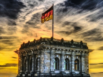 Kubeł zimnej wody na głowy sąsiadów. 