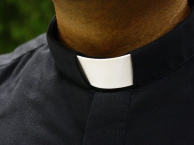 Ujawnili prawdziwe pensje księży w Polsce!