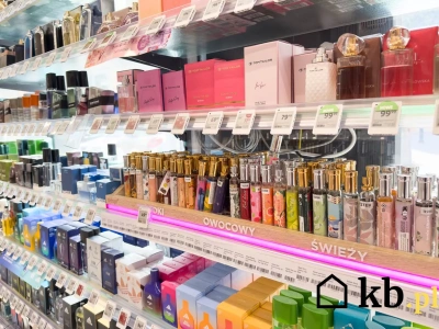 Ponad 100 zł mniej za luksusowy zapach w Rossmannie! Polki jeżdżą za nim po całym kraju