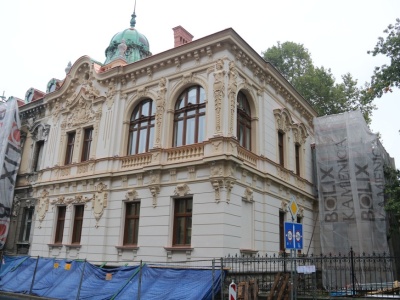 Pałacyk Rosta odzyskuje blask. Zabytkowa biblioteka w Bielsku-Białej w remoncie