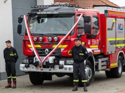 Nowy wóz ratowniczo-gaśniczy dla OSP Nowa Wieś Ujska! Historyczny moment dla druhów