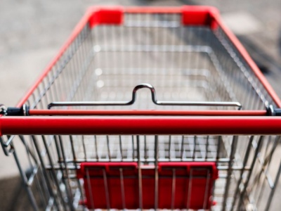 Nowy król drożyzny opanował sklepowe półki. Polacy sięgają głębiej do portfela, ale i tak kupują