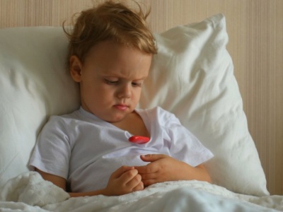 Gorączka u dziecka nie zawsze oznacza katastrofę. Lekarka: 