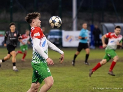 Rozbudowany stadion Grunwaldu Budziwój przeszedł „chrzest bojowy”