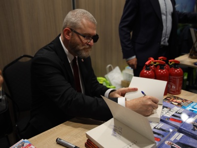 W Krakowie trwają Targi Książki. Grzegorz Braun zorganizował własne – „bez cenzury”