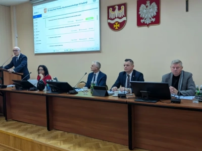 Dwie interpelacje w sprawie niebezpiecznych skrzyżowań i braku chodnika w Dąbrówce Kościelnej