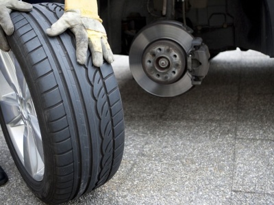 Ile kosztuje wymiana opon na zimowe? Masz alufelgi? Zapłacisz więcej