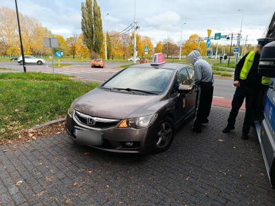 Potrącenie rowerzysty przez hondę. Kierowca auta nie zauważył cyklisty na przejeździe (zdjęcia)