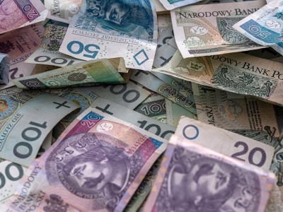 Policja bije na alarm. Polakom znikają pieniądze z kont. 