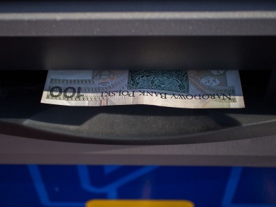 Znikające pieniądze z kont Polaków. Spływają dziesiątki skarg. Policja wydała pilny apel