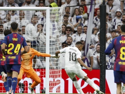 Szczęsny próbował, ale nie zatrzymał Realu. Królewscy wygrywają w El Clasico