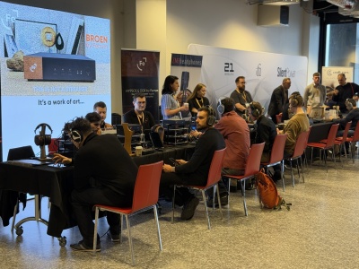 Czekają godzinami, by posłuchać muzyki w wibroakustycznym fotelu