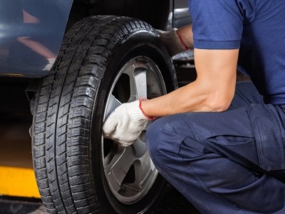 Zakazali jazdy na popularnych oponach. Nie zmienisz ich, 500 zł mandatu