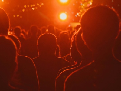 Dwie do trzech godzin – taka jest żywnotność naszej „społecznej baterii”