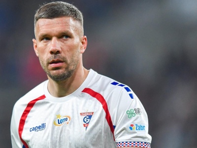 Brutalne zachowanie Lukasa Podolskiego. Piłkarski kryminał, ciężko się na to patrzy