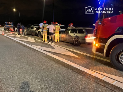 Zderzenie trzech aut na S7 przed S2 jedna osoba ranna i duże utrudnienia