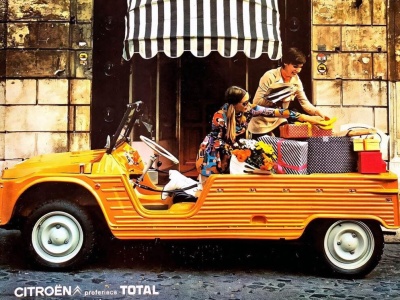 Citroën Méhari reklamowany hasłem „Francuzka szuka przygód”