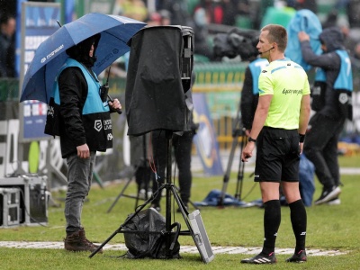 Gigantyczny skandal w Ekstraklasie. Sędzia stanął przed kamerami i się zaczęło