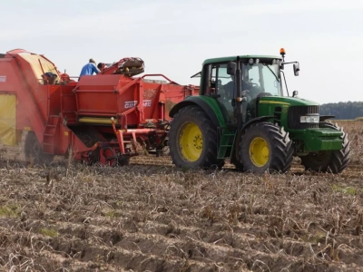 Sprzedaż ciągnika tylko z podatkiem: czy na pewno?