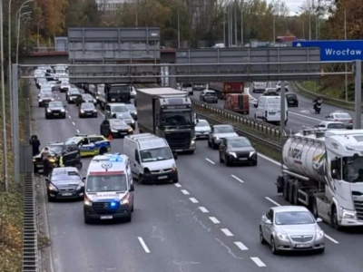 Kilka samochodów zderzyło się na autostradzie A4. Są duże utrudnienia