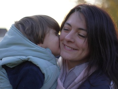 Pokazali przedszkolakom zdjęcia mam i modelek. Ten eksperyment chwyta za serce