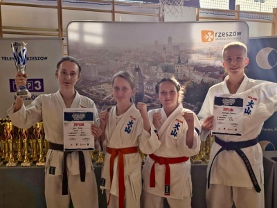 Trzy krążki w drugim starcie karateków z Brzeszcz – FOTO