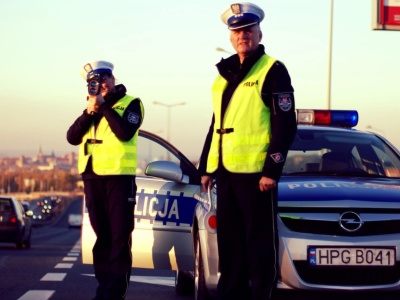 Pędził 155 km/h w terenie zabudowanym! Skrajnie nieodpowiedzialny kierowca stracił prawo jazdy