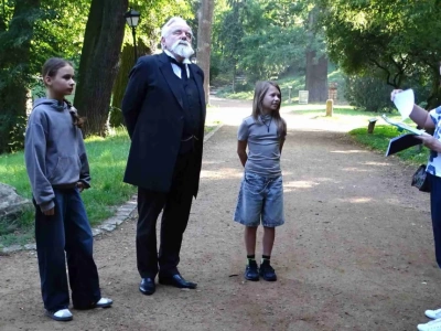 Adam Kubaszewski - gołuchowski ogrodnik - edukuje współczesne pokolenia w gminie Gołuchów