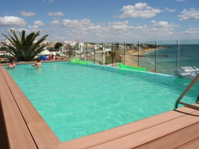 Ceny paliwa w dół, ceny wakacji w górę. Co będzie, kiedy przyjdzie last minute?