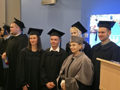 Absolwenci oświęcimskiej uczelni pożegnali Alma Mater – FOTO