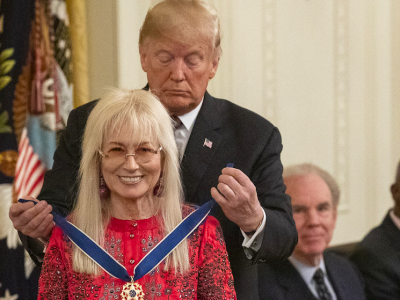 Trump wciąż przyznaje, że jest kupiony i kontrolowany przez najbogatszego Izraelczyka na świecie