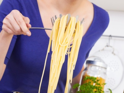 Zostało dużo makaronu z obiadu? Wiemy, czy można odgrzać go na drugi dzień