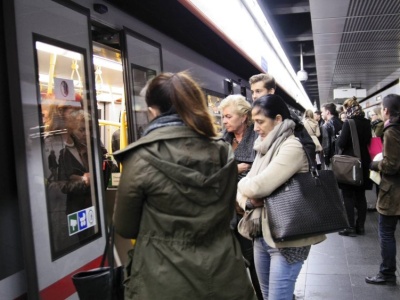 Słowa nauczycielki w metrze zaskoczyły pasażerów. Takich pedagogów brakuje